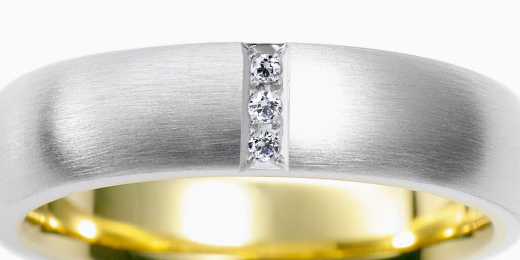 鍛造の結婚指輪にダイヤモンドを留める方法 彫り留め