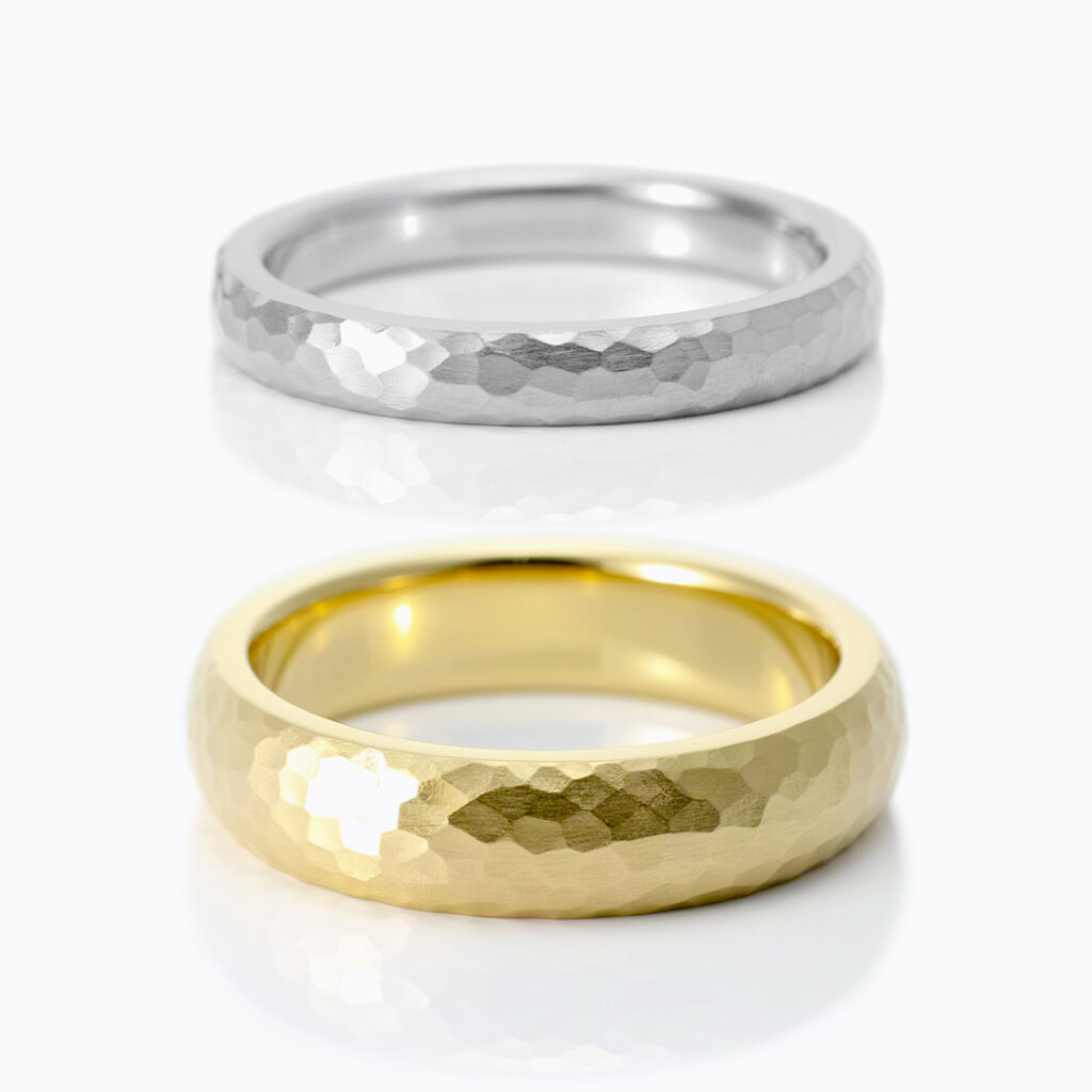 槌目の鍛造結婚指輪 ペアイメージ