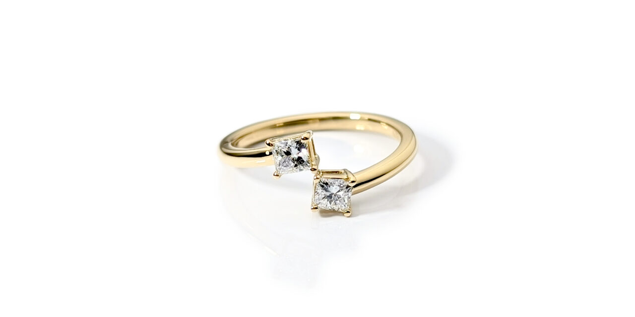 tanzo-engagement-ring　Embracing Radiance: Two Stars Forging a Bond